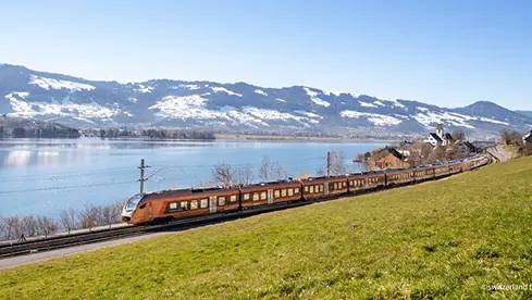 阿爾卑斯山麓列車 Voralpen-Express